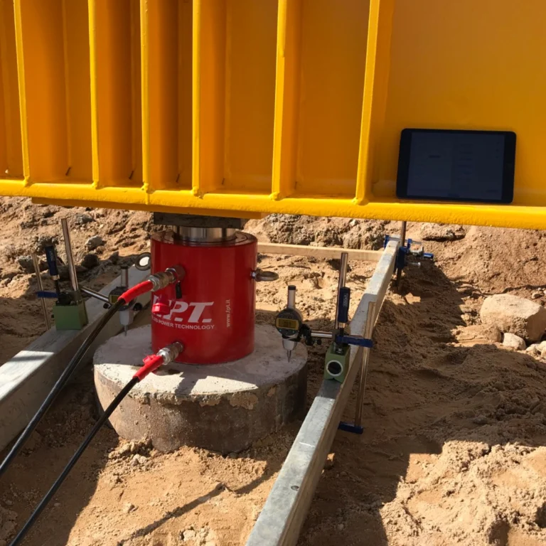 PileSense™ Wireless Load Deflection Test Kit – This PileSense™ kit includes 2 x BlueDial Bluetooth Digital Dial Indicators and 1 x BluePSI Bluetooth Pressure Sensor connected to an iPad running the PileSense app. #PileSense #WirelessMeasurement #InTheField [Ref: 1125250950]